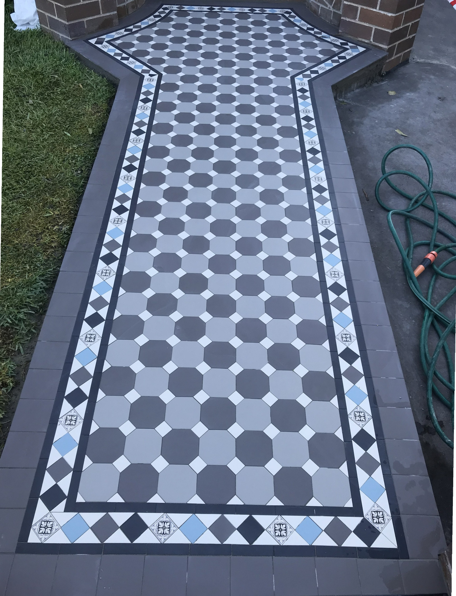 Alternating Octagon and Dot heritage tile Enfield NSW - Alternating Octagon and Dot with Encaustic - Norwood Border